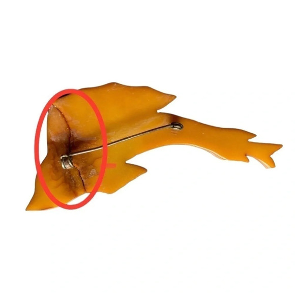Bakelite Vintage 1930s Wood on Butterscotch Marlin Fish w/ Glass Eye Brooch Pin - Picture 3 of 5